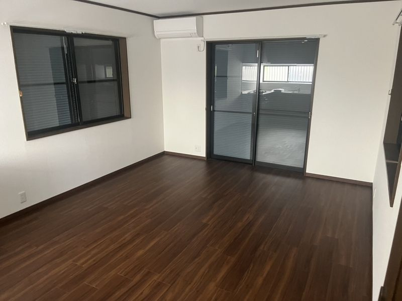 旭町２丁目戸建の居間・リビング