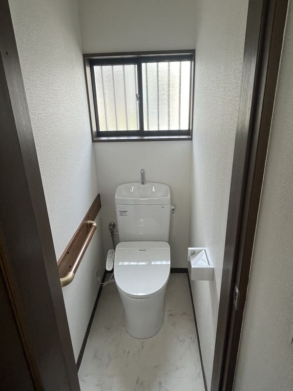 旭町２丁目戸建のトイレ