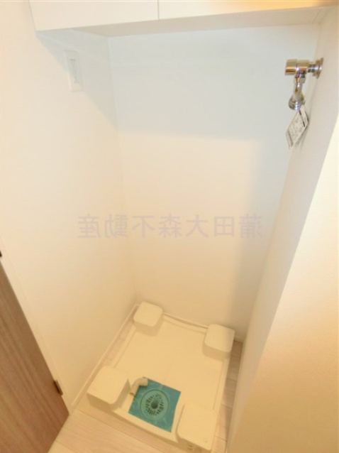 パークリュクス蒲田1丁目の設備|棚付きの洗濯機置き場