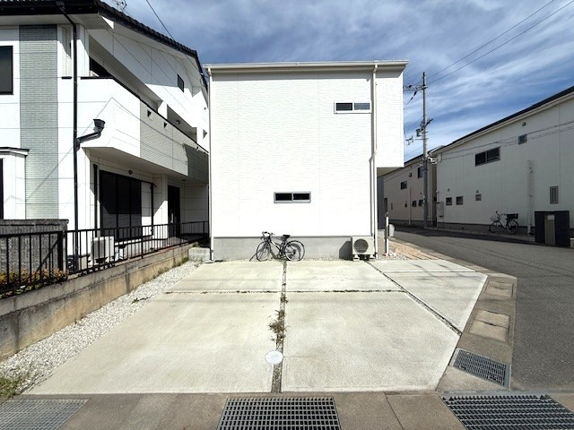 大和高田市東中2丁目　中古戸建の駐車場