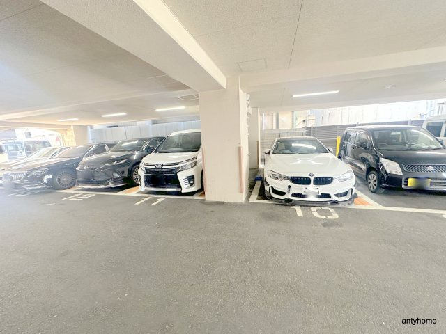 レユニール優　仲介手数料無料の駐車場