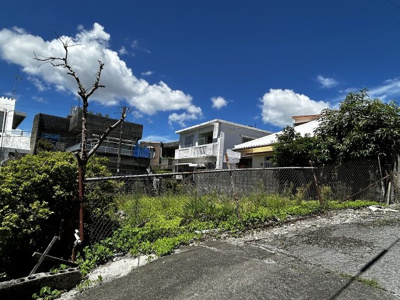 【前面道路含む現地写真】 | 那覇市繁多川1丁目　土地