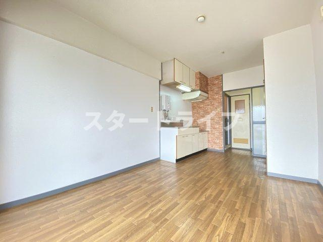 大阪市東淀川区豊里５丁目の賃貸マンションの居間・リビング