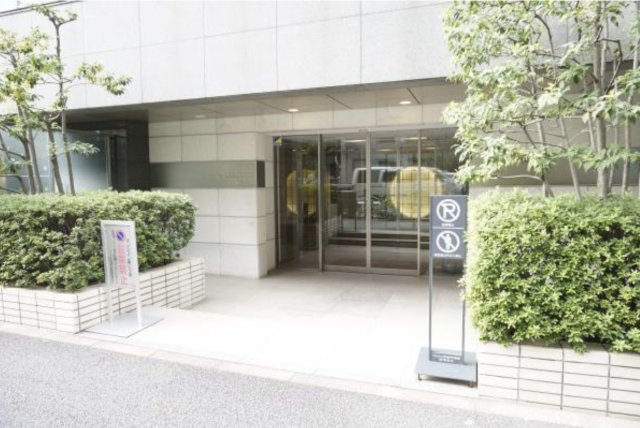 フォルム四谷外苑東のエントランス