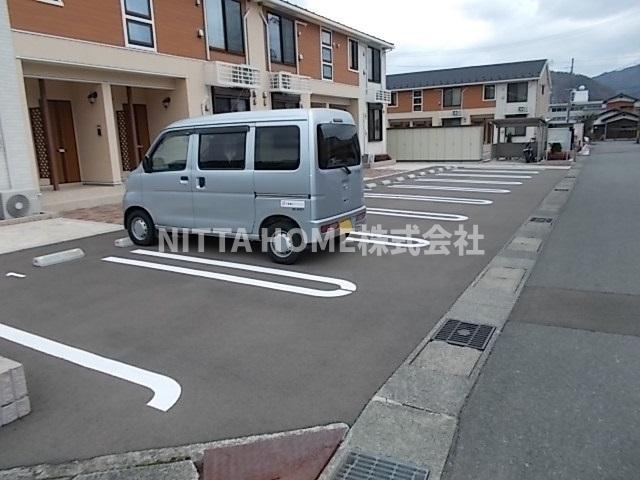 レインボーパレスⅠの駐車場|敷地内に駐車場の空きがあります＊