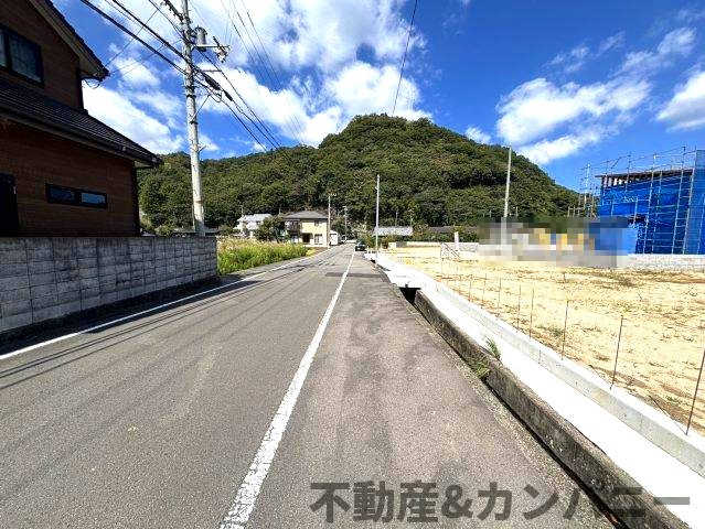 砥部町川井9区画の前面道路含む現地写真|前面道路含む現地写真です