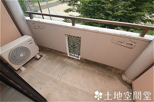 北九州市八幡西区岡田町の賃貸マンションのバルコニー
