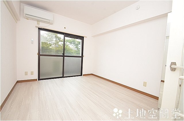 北九州市八幡西区岡田町の賃貸マンションの居間・リビング