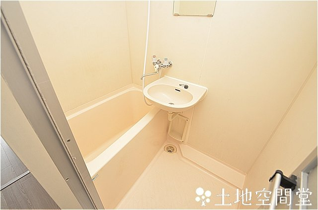 北九州市八幡西区岡田町の賃貸マンションの浴室
