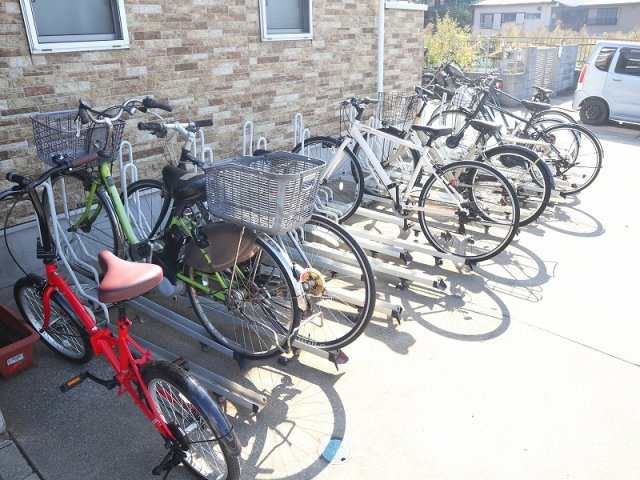 【その他共用部分】 | リブリ・アゼリア | 敷地内自転車置き場です