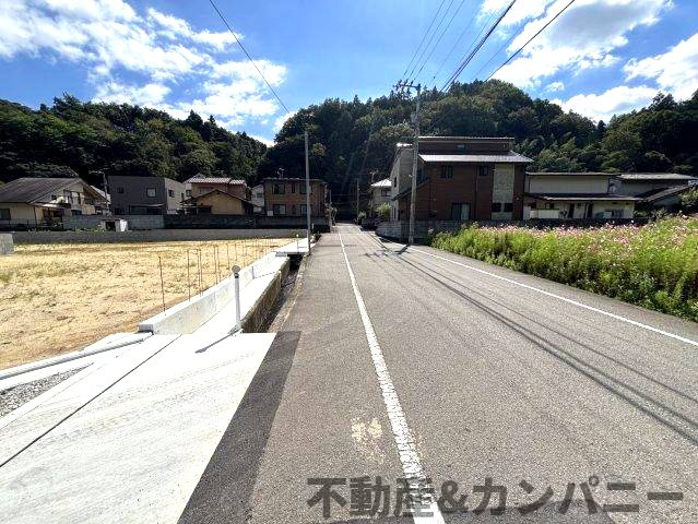 砥部町川井9区画の前面道路含む現地写真|前面道路含む現地写真です
