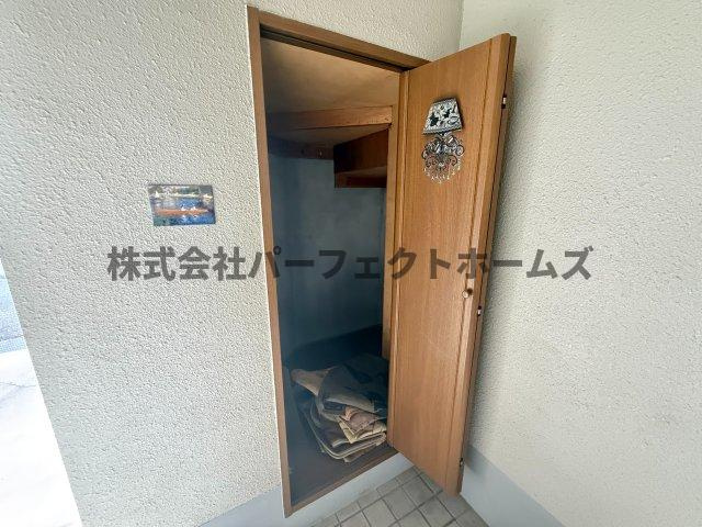 中神田町戸建　賃貸の玄関|明るい玄関です