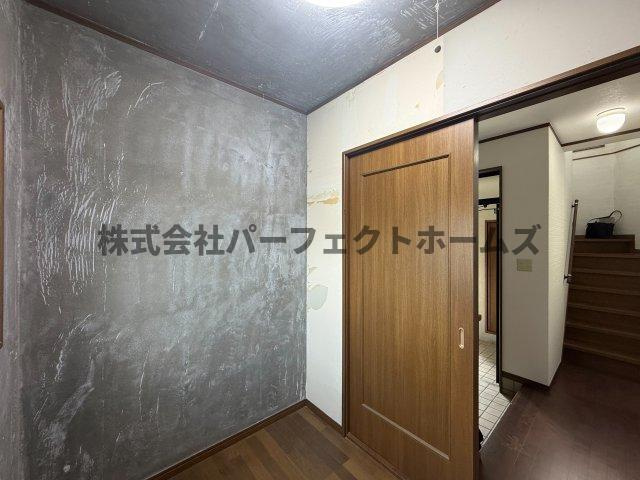 中神田町戸建　賃貸の洋室|落ち着いた色調の洋室です