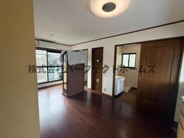中神田町戸建　賃貸の居間・リビング|ゆったりとした居間です