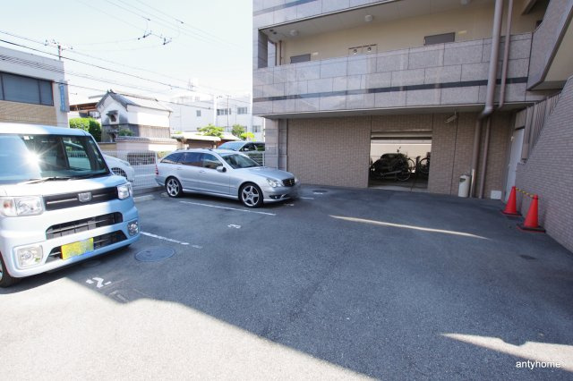 パークレジデンス江坂　仲介手数料無料の駐車場