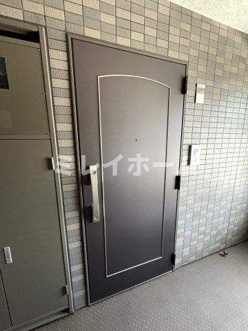 ルーブル多摩川九番館の玄関
