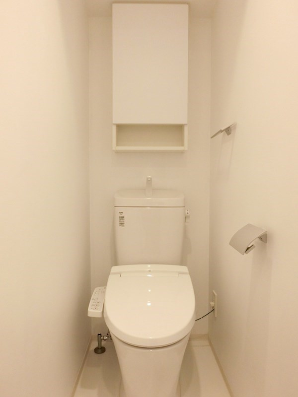 新品家具付きマンション東田町2(KaGood神奈川)のトイレ
