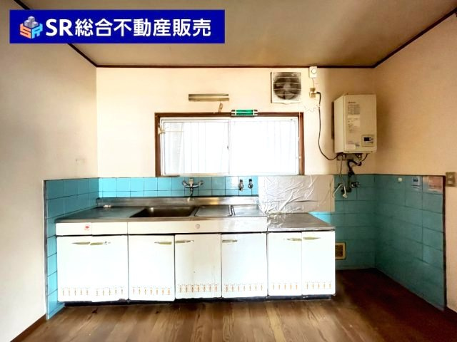 末広町中古戸建のキッチン|お好きなコンロを置いてお料理できます！