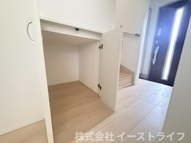 【新築戸建】　いわき市内郷高坂町第11の玄関|同社施工写真　きれいな玄関です。収納が充実しています。