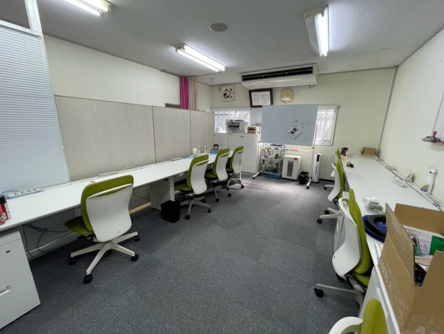 鴨田町倉庫付事務所のロビー