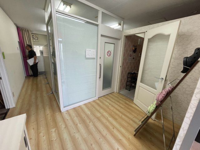 鴨田町倉庫付事務所のロビー