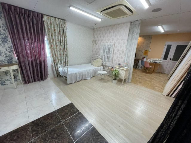 鴨田町倉庫付事務所のロビー