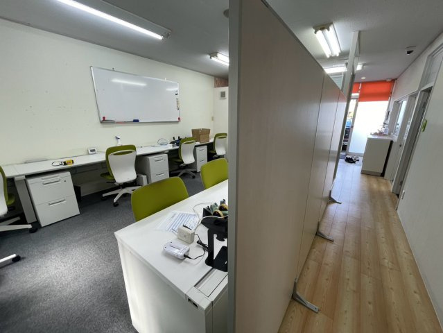 鴨田町倉庫付事務所のロビー