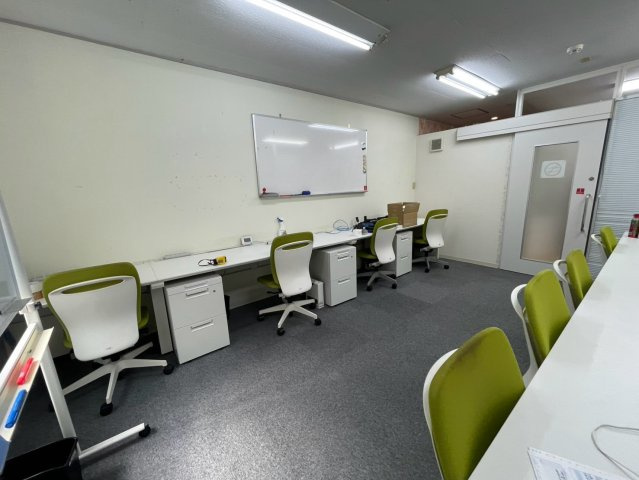 鴨田町倉庫付事務所のロビー