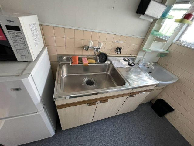 鴨田町倉庫付事務所のキッチン