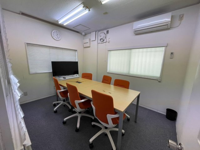 鴨田町倉庫付事務所の内装