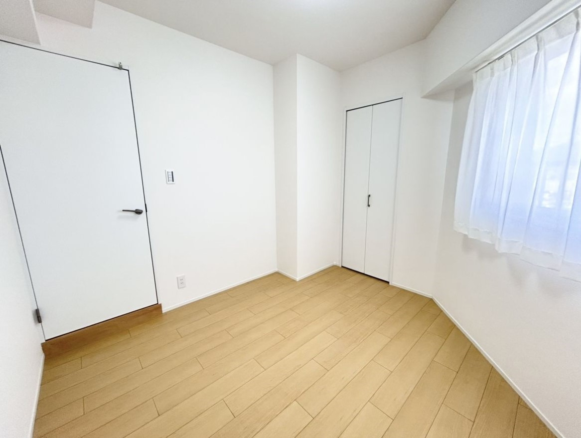 スプラウトマンション須惠の洋室|ゆとりある居室は家具の配置がしやすく、自分らしい空間づくりを楽しめます☆