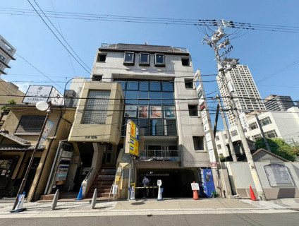 大阪市中央区東心斎橋１丁目の店舗一部の外観