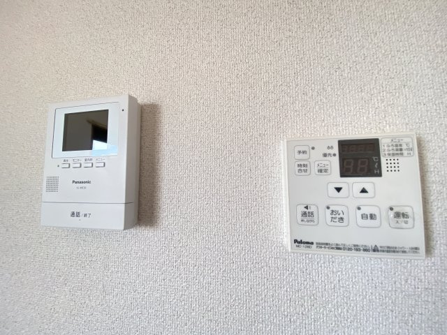 ヴィラ・メープルの設備|モニタ付きインターホン、給湯パネル