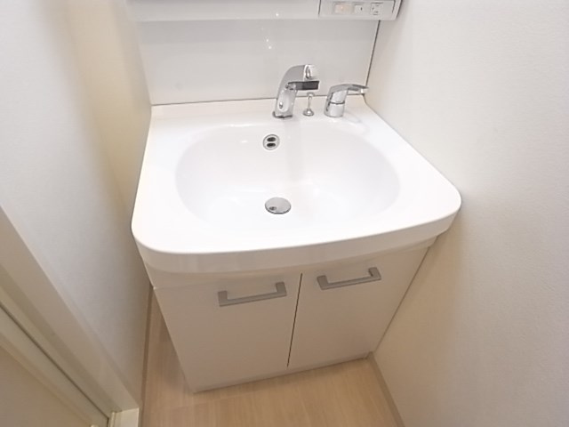 尼崎市杭瀬本町１丁目の賃貸マンションの洗面所