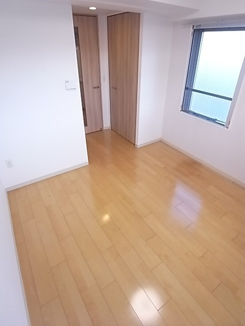 尼崎市杭瀬本町１丁目の賃貸マンションの居間・リビング