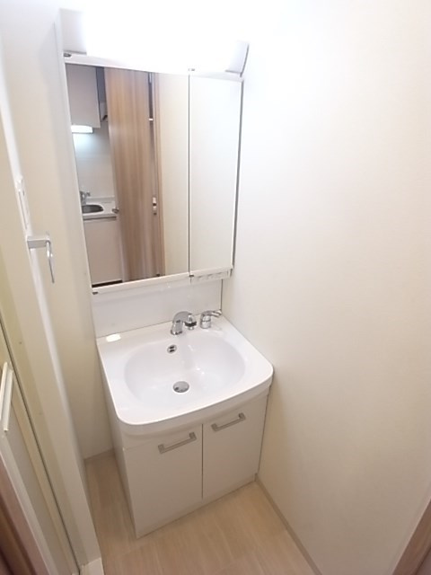 尼崎市杭瀬本町１丁目の賃貸マンションの洗面所