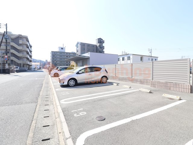 グランクレールの駐車場