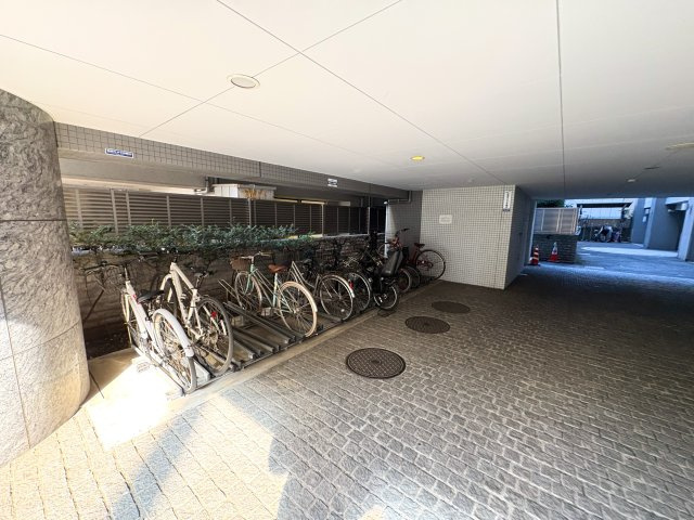 ラヴォーグ南青山の駐輪場|ラヴォーグ南青山：駐輪場もございます！（空き要確認）