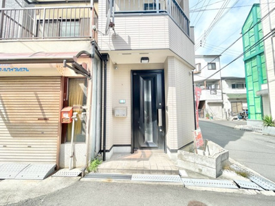 【エントランス】 | 吹田市南正雀２丁目 | サイトに掲載されていない箇所の写真、撮影してお届けさせて頂きます！気になる物件で、見たい部分の画像が無い場合は、弊社スタッフまでご連絡下さいませ。お客様の気になる箇所を、カメラにて撮影して参ります！