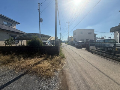 【前面道路含む現地写真】 | 結城市大字小田林　５台以上駐車可能　4LDK
