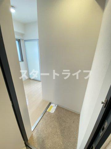 大阪市淀川区西中島４丁目の賃貸マンションの玄関