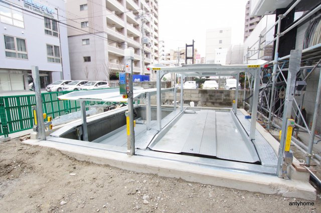 ファーストフィオーレ江坂レガリス　仲介手数料無料の駐車場