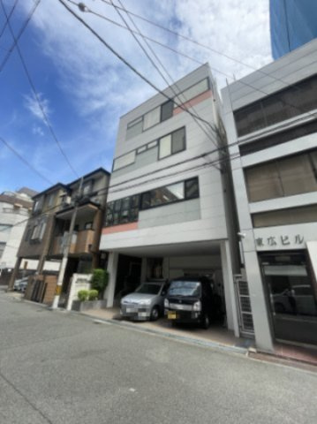 新聞印刷本社ビルの外観