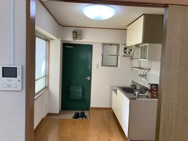 美装マンションの玄関