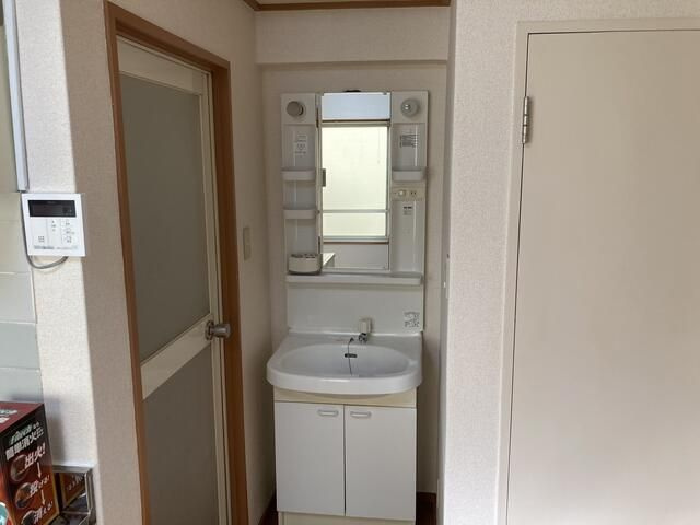 美装マンションの独立洗面台