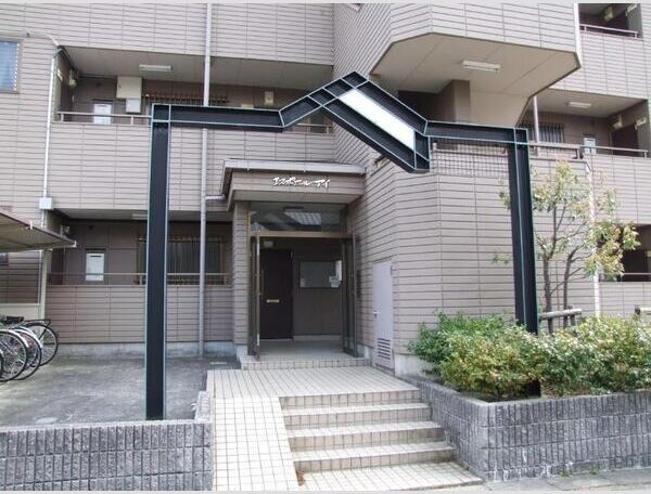 エスポワールアイのエントランス