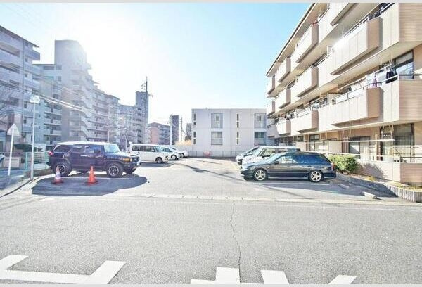グランドハイツ日進の駐車場