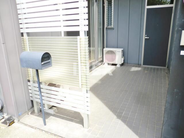 横浜市港南区港南台７丁目のテラスのエントランス
