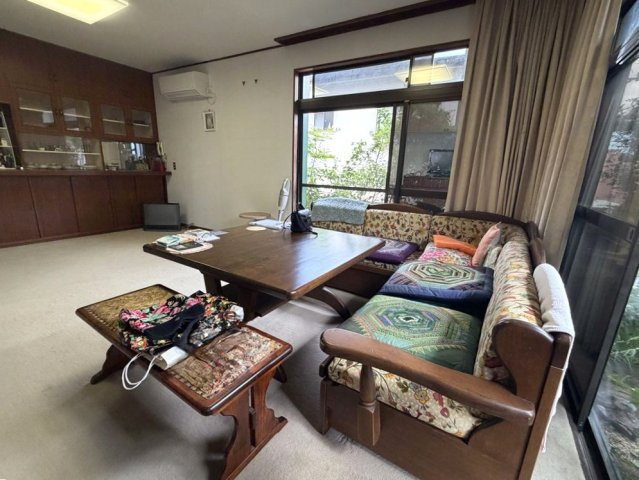 伊東駅徒歩6分　利便性の良い温泉付き2LDKの居間・リビング