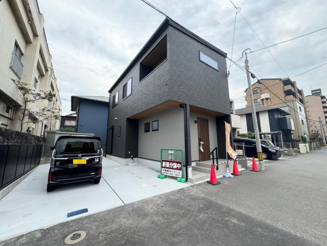 －フタバホームー戸畑区中原西3丁目　【戸畑区　新築戸建て】の駐車場|駐車スペースは2台～3台可能♪　【戸畑区　新築戸建て】
